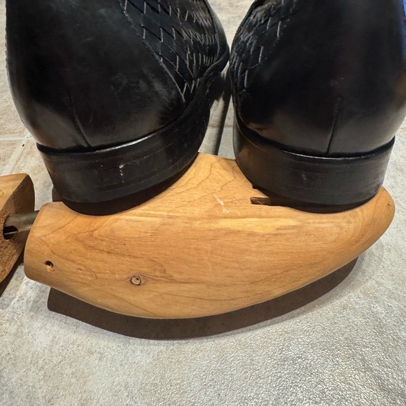 Men’s Black Leather Cole Haan shoes - Picture 4 of 5